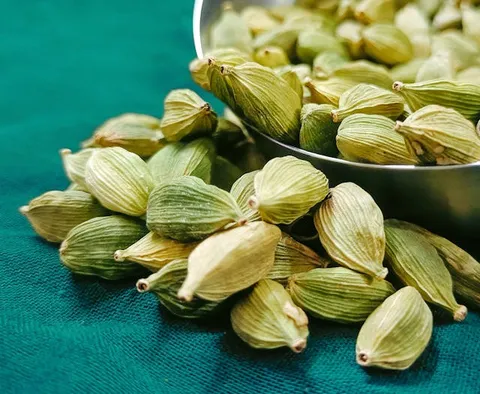 Cardamom pods